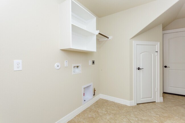 Building Photo - 6122 Garden Lakes Ln