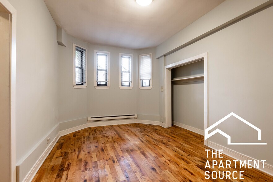 Building Photo - 4631 N Paulina St