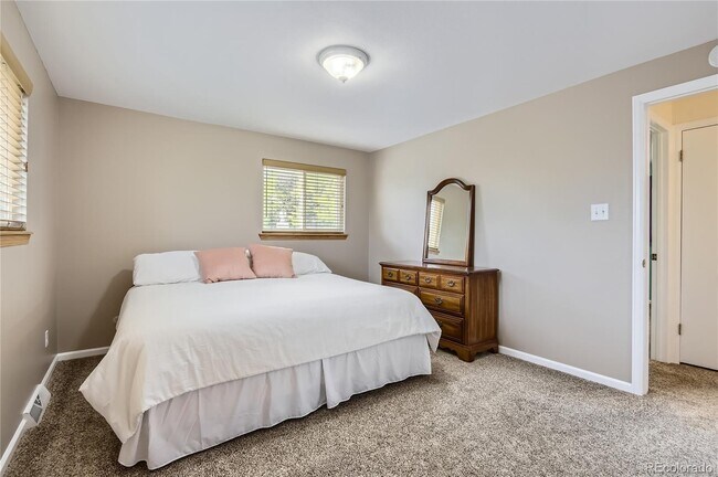 Building Photo - 13123 Spica Dr