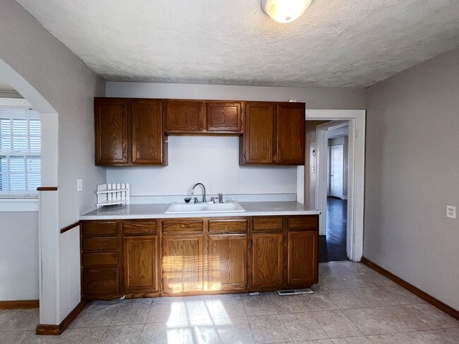Building Photo - 2 bedroom home in great neighborhood