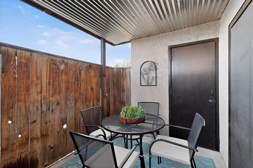 Building Photo - 6093 McKinney Dr NE