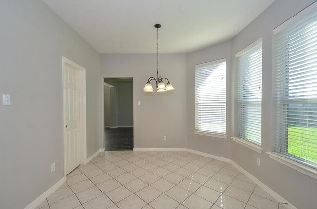 Building Photo - 5961 Whispering Lakes Dr