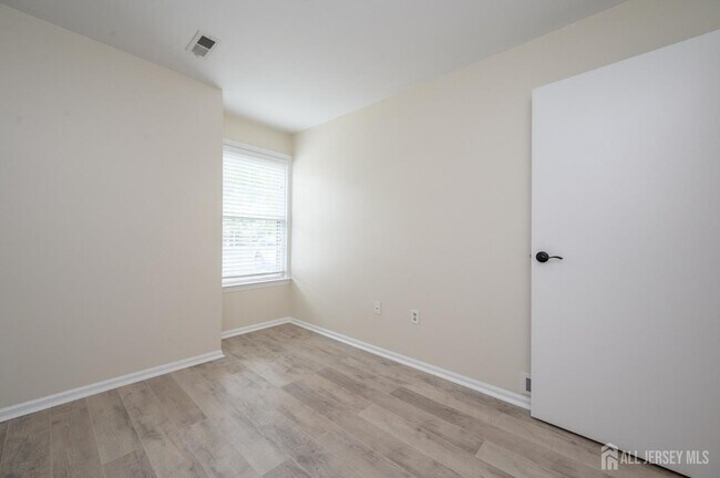 Building Photo - 17 Chelmsford Ct