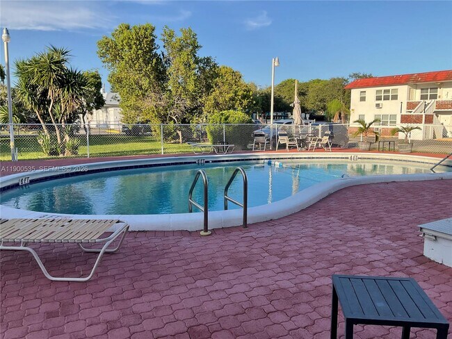 Building Photo - 22 SE 3rd Terrace