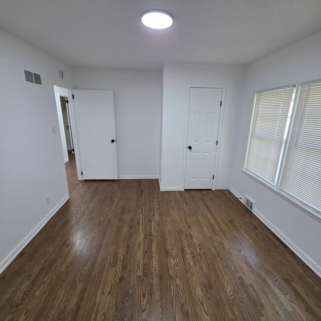 Building Photo - Spacious 4 bedrooms and 2 full baths home located on Holmes Rd in Kansas City, MO