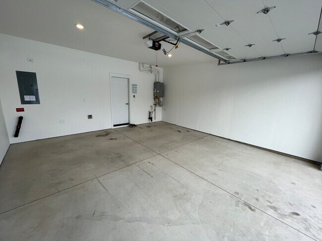 Building Photo - 3 Bed/2.5 Bath Townhome Built in 2023 in N...