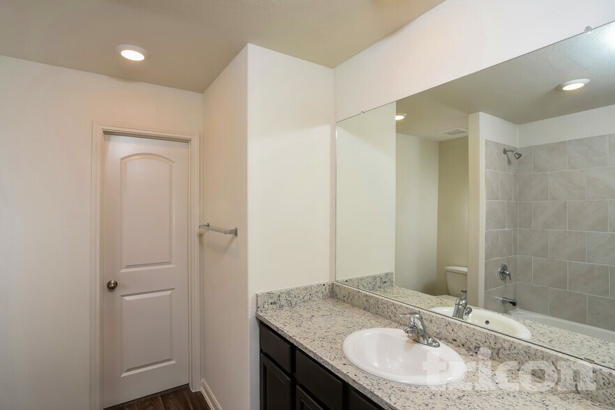 Building Photo - 11031 Chatham Ct