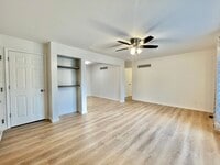 Building Photo - Chesterfield Parkview Condos