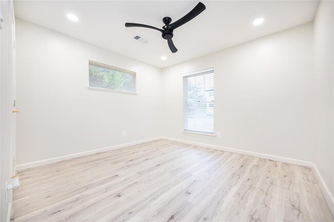 Building Photo - 4914 Cheena Dr