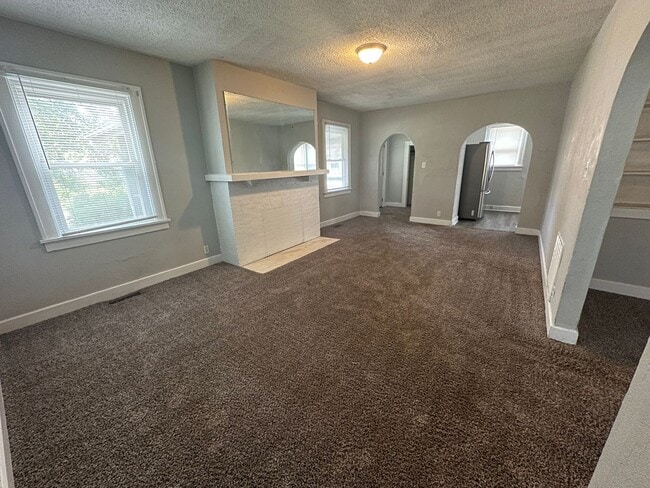 Building Photo - PRELEASING for AUGUST! Close to Campus