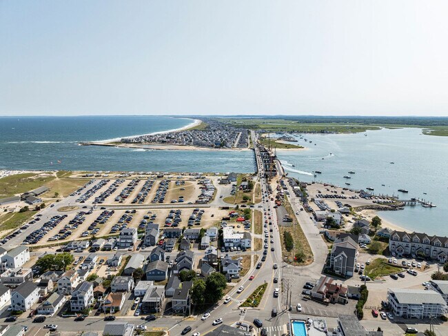 Building Photo - 2 Dover Ave