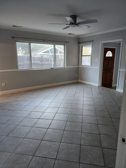 Building Photo - 2637 Altura Ave