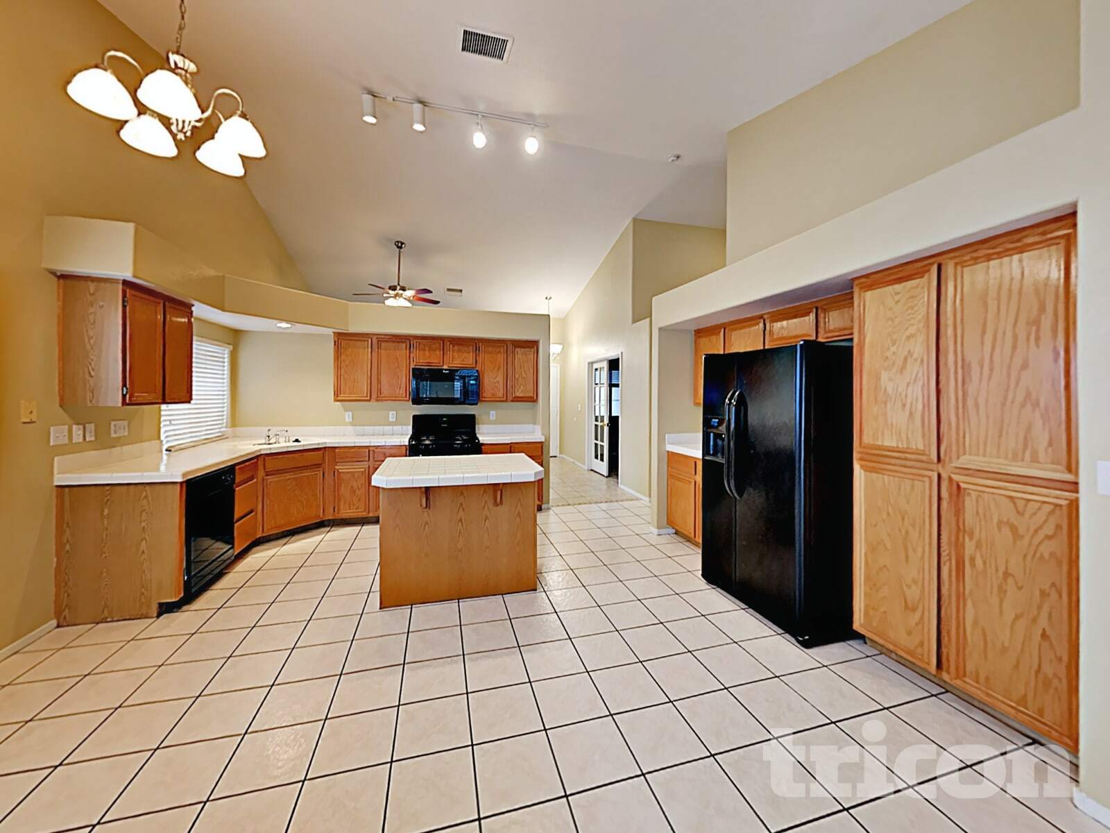 Building Photo - 610 Largo Azul Ave