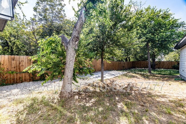 Building Photo - 1934 Lamar St