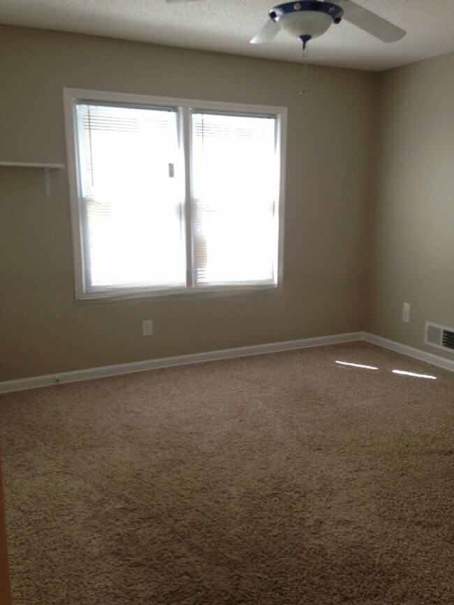 Building Photo - Beautiful Spacious Germantown Home!