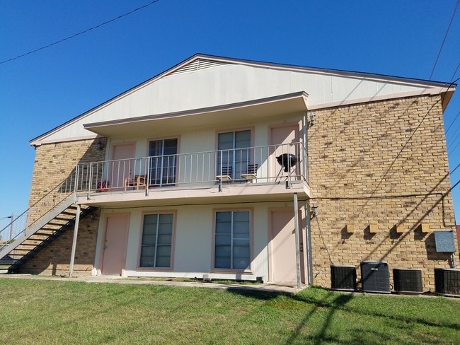 Building Photo - 4400 Lake Rd