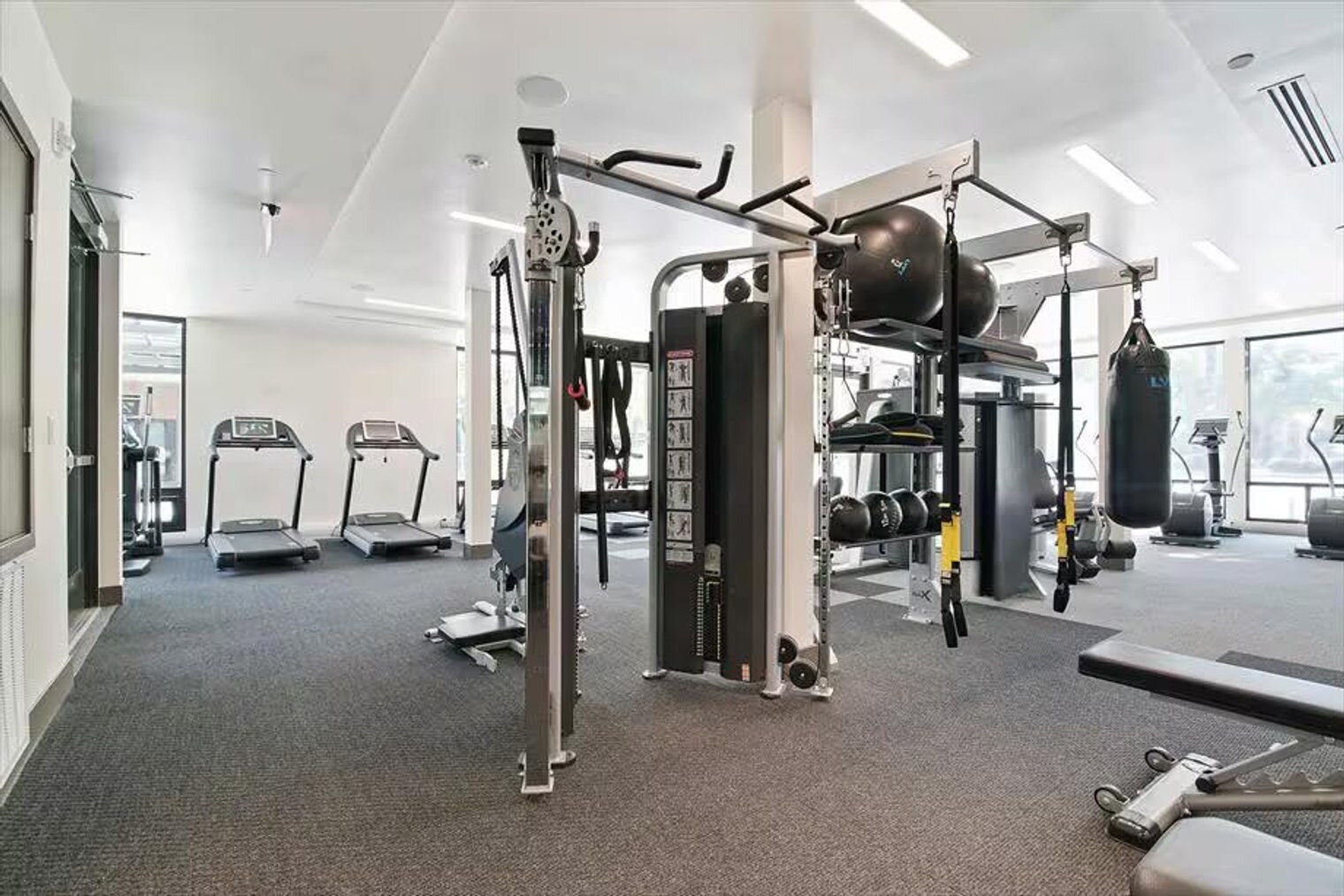 Building Photo - 908 Rich Ave