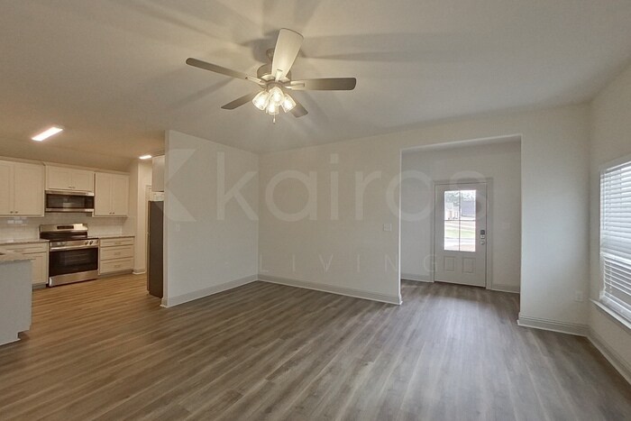 Building Photo - 8134 Hendrick Dr