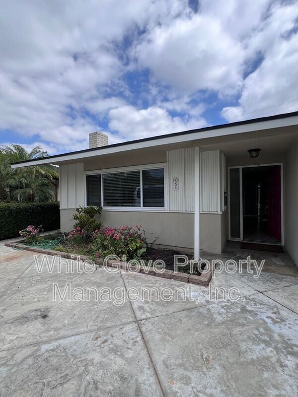 Building Photo - 1006 E Brookdale Pl