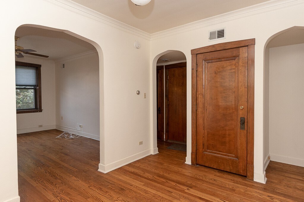 Building Photo - 3617 N Paulina St