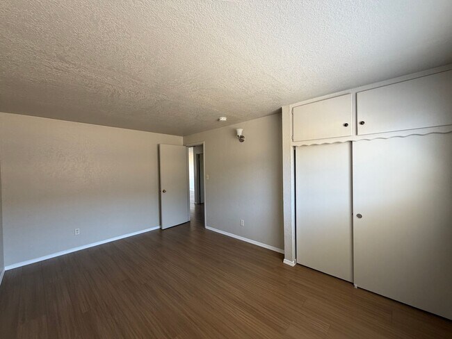 Building Photo - 1020 Taos Dr