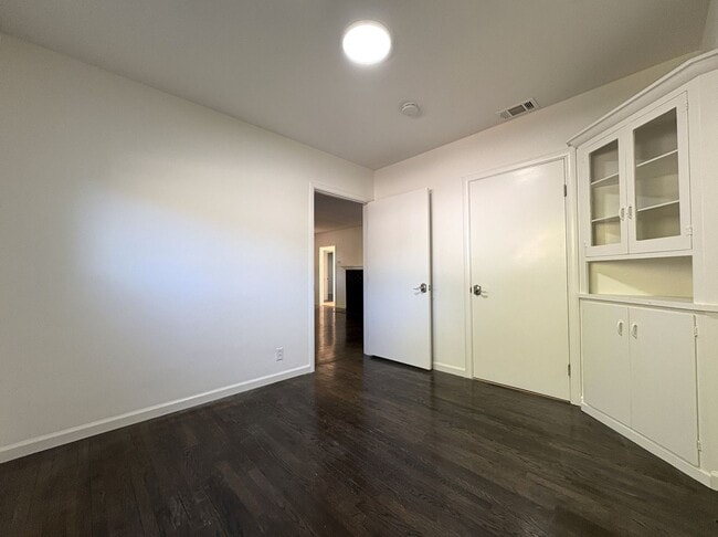 Building Photo - Charming 2 Bedroom, 2 Bathroom Home in Redwood City