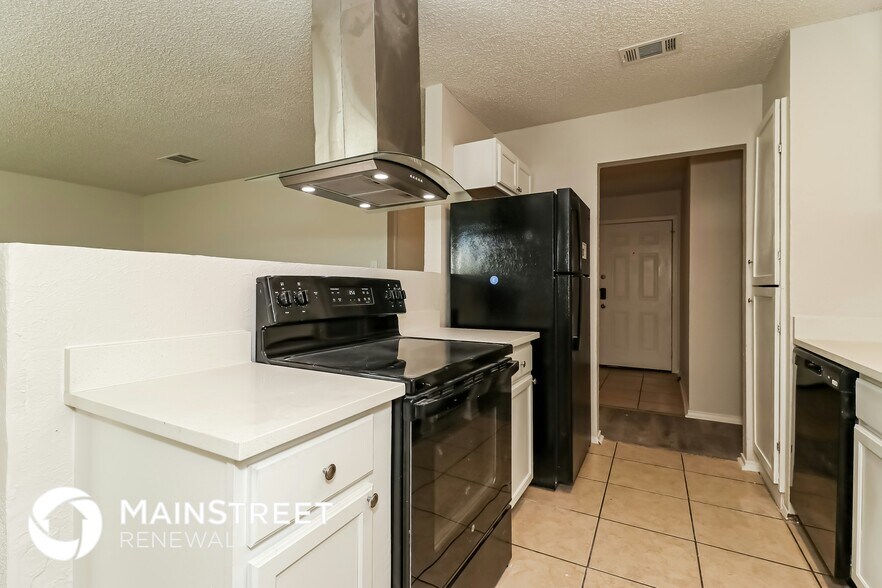 Building Photo - 3904 Royal Crest Dr