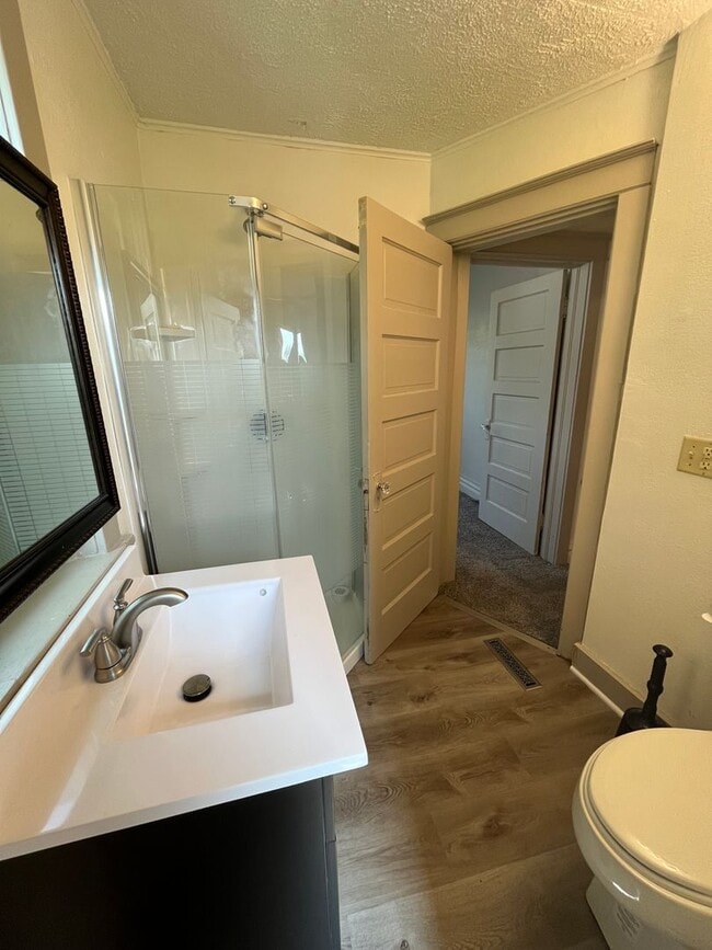 Building Photo - Renovated East Hillside 2 Bedroom 1 Bath S...