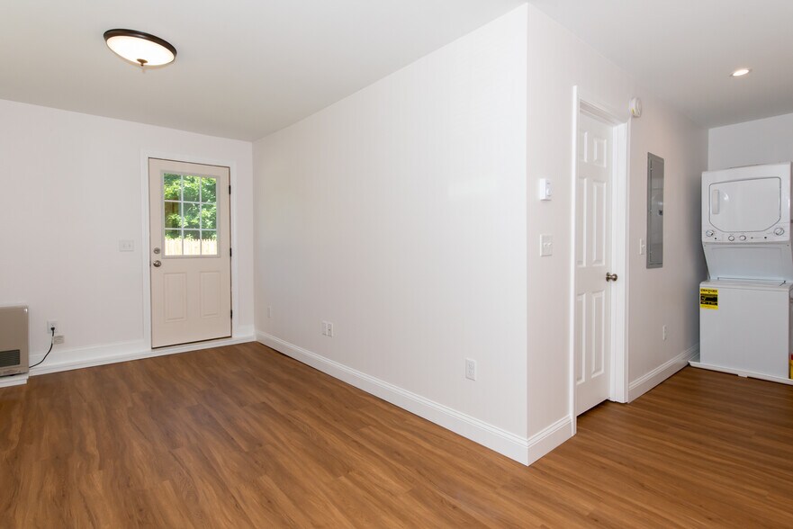 Building Photo - 43 Main St