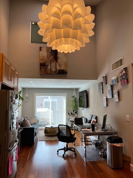 Living Room/Kitchen - 3847 Vineyard Ave