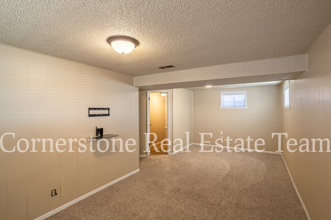 Building Photo - 692 Bridger Dr