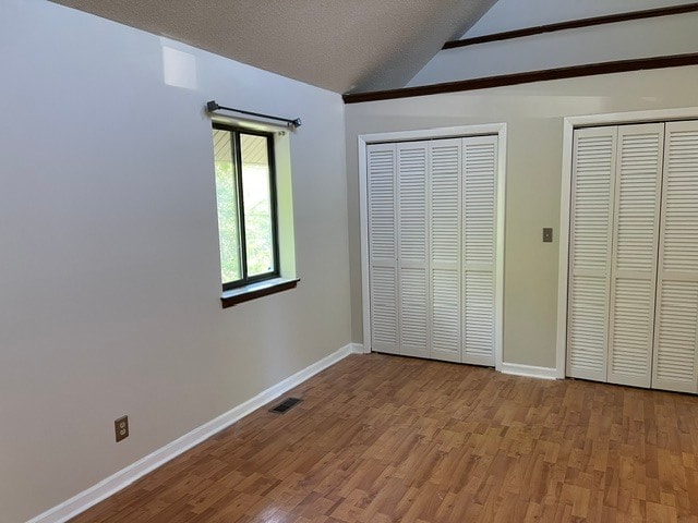 Master bedroom with vaulted ceiling - 1135 Breckenridge Dr