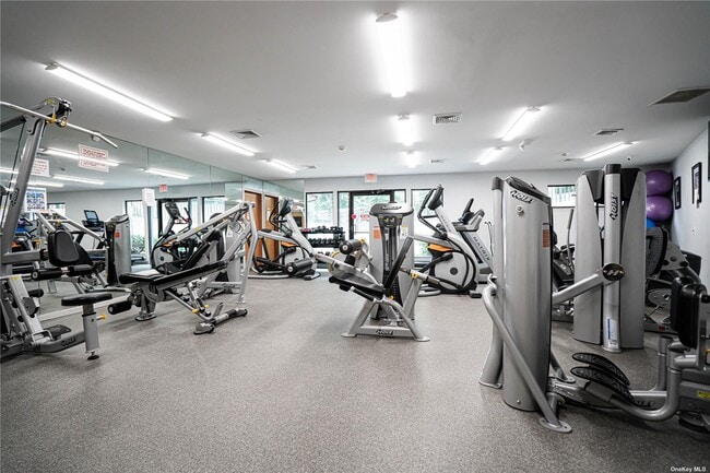 Building Photo - 30 Club Dr S