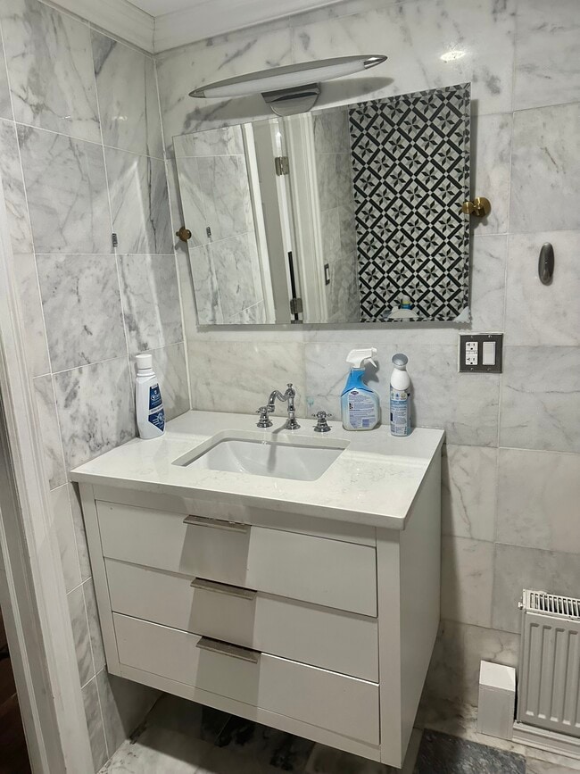 Building Photo - 308 Clifton Plz