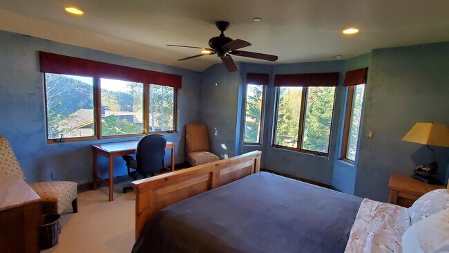 Building Photo - 7104 Canyon Dr