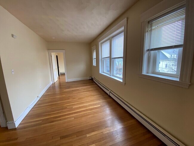 Building Photo - 44 Estes St