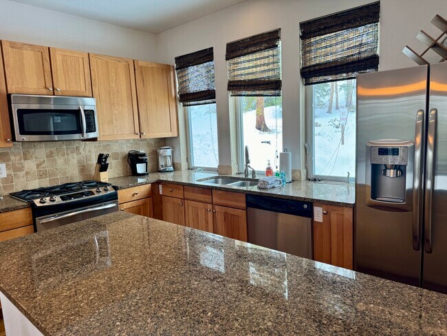 Building Photo - 76 Pinecone Trl