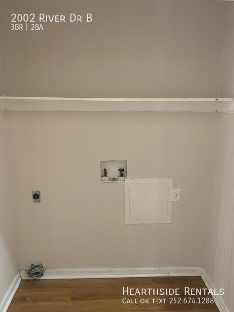 Building Photo - 2002 River Dr