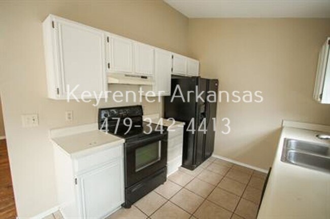 Building Photo - Great location! Amazing home in Fayetteville!