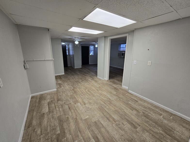 Building Photo - 7107 Arlet Dr