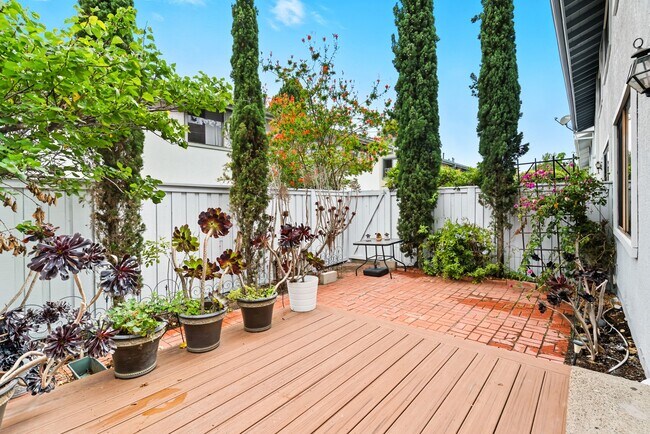 Building Photo - 8246 Caminito Modena