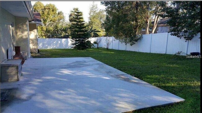 Building Photo - 637 Peachwood Dr