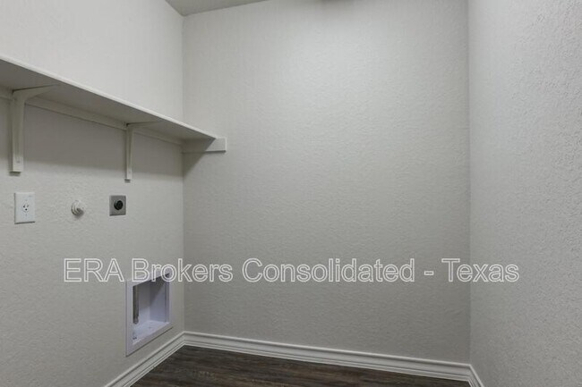 Building Photo - 121 Little Wichita
