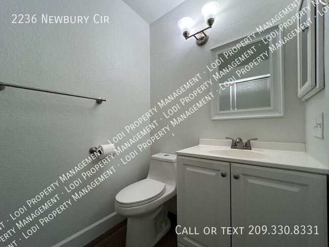 Building Photo - 2236 Newbury Cir
