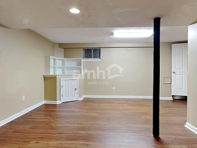Building Photo - 2145 Blanton Dr