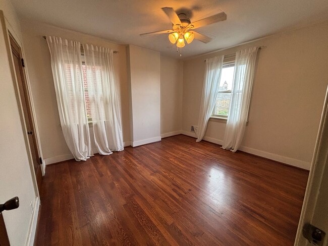 Building Photo - 3 Bedroom Home in Dormont!