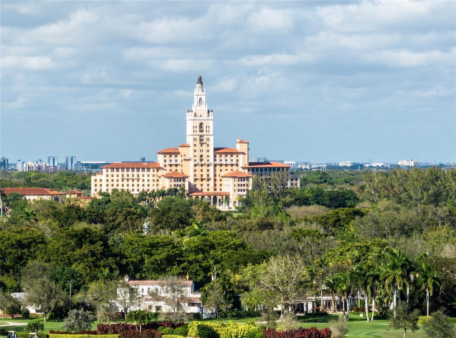 Building Photo - 1350 Mendavia Ave