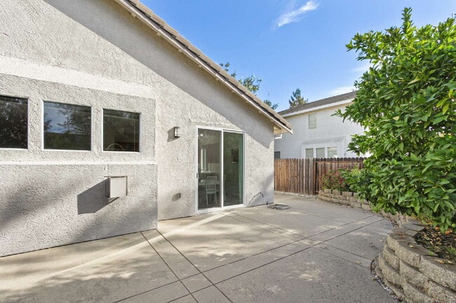 Building Photo - Single-Story 3-Bedroom with 3-Car Garage in Mace Ranch