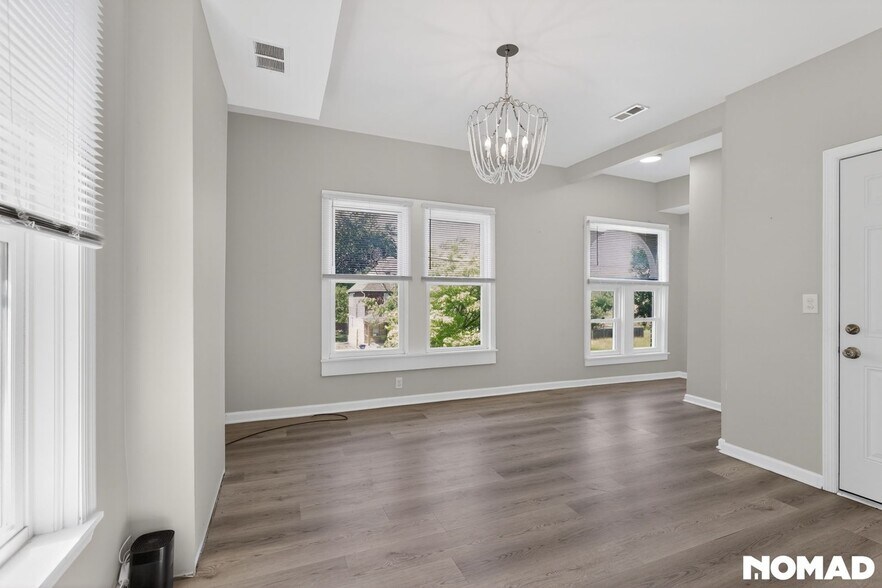 Building Photo - 558 Marston St