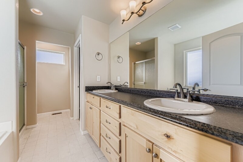 Building Photo - 1845 Sunset Vista Dr